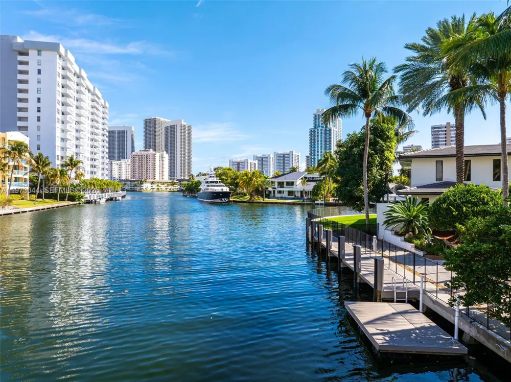 501 Hibiscus Dr Hallandale Beach, FL 33009