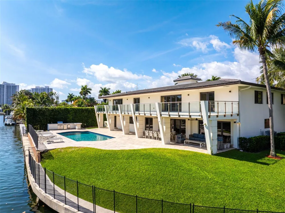 501 Hibiscus Dr Hallandale Beach, FL 33009