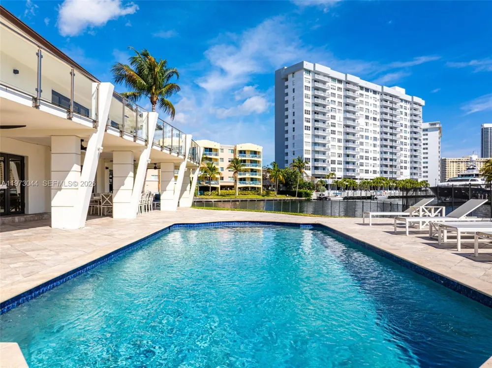501 Hibiscus Dr Hallandale Beach, FL 33009