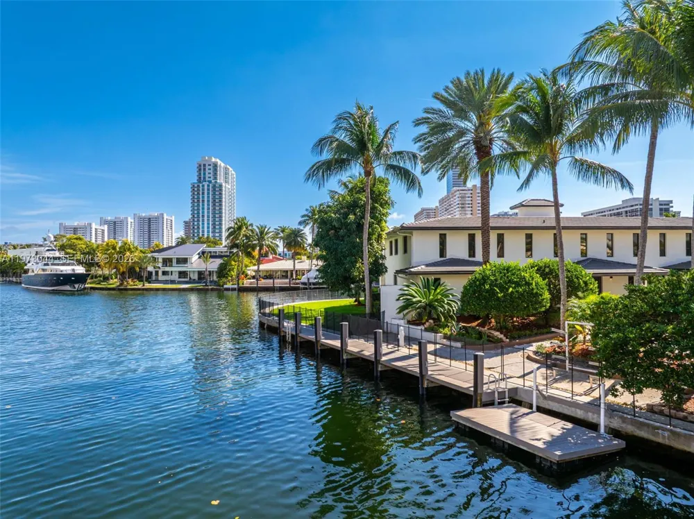 501 Hibiscus Dr Hallandale Beach, FL 33009