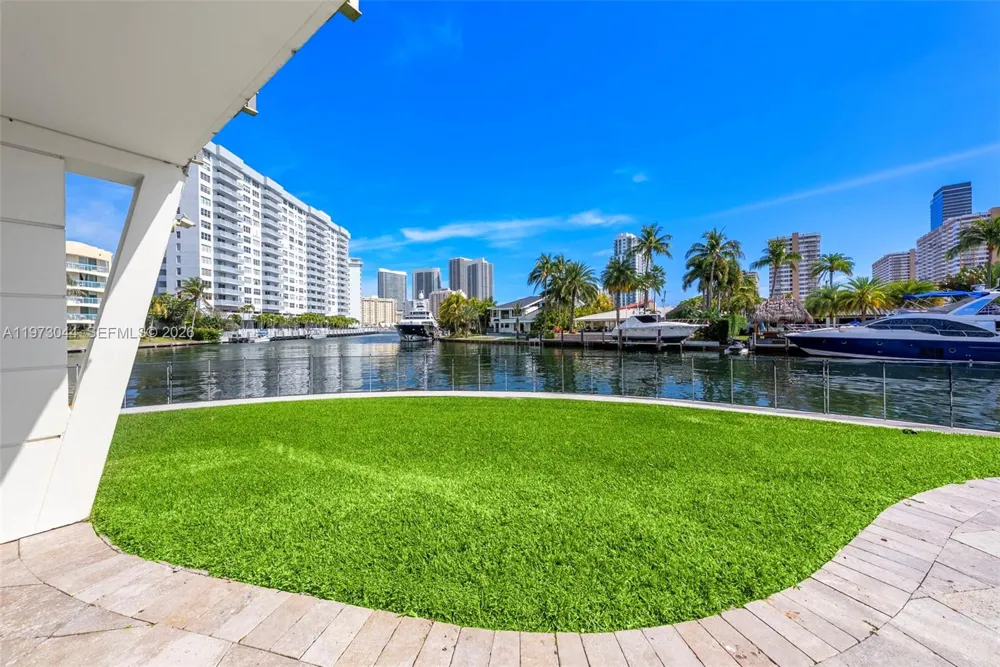 501 Hibiscus Dr Hallandale Beach, FL 33009