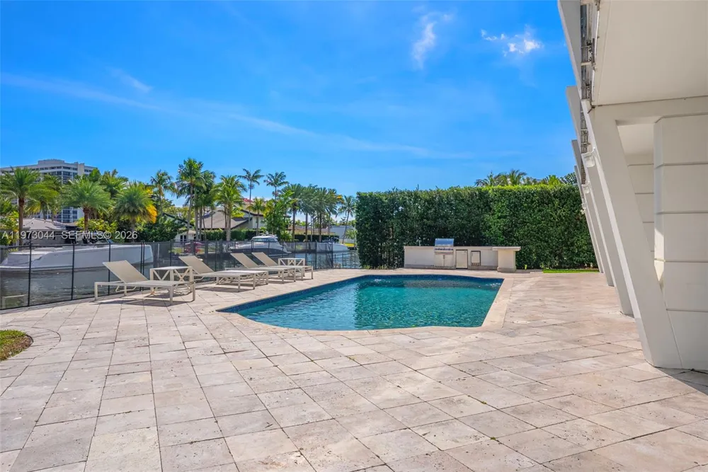 501 Hibiscus Dr Hallandale Beach, FL 33009