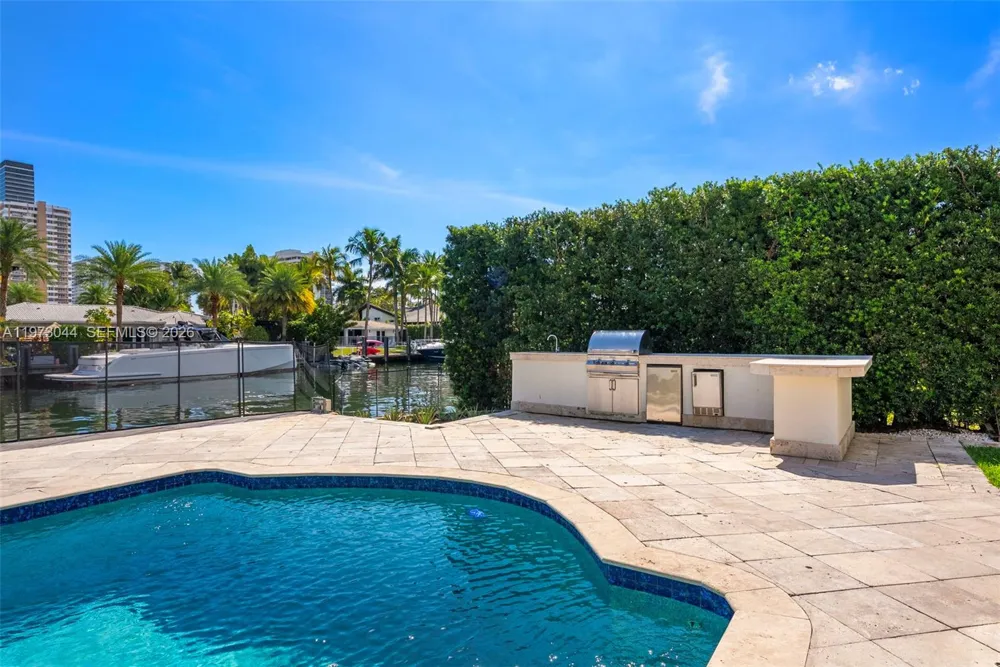 501 Hibiscus Dr Hallandale Beach, FL 33009