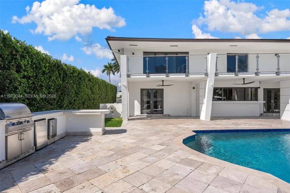 501 Hibiscus Dr Hallandale Beach, FL 33009