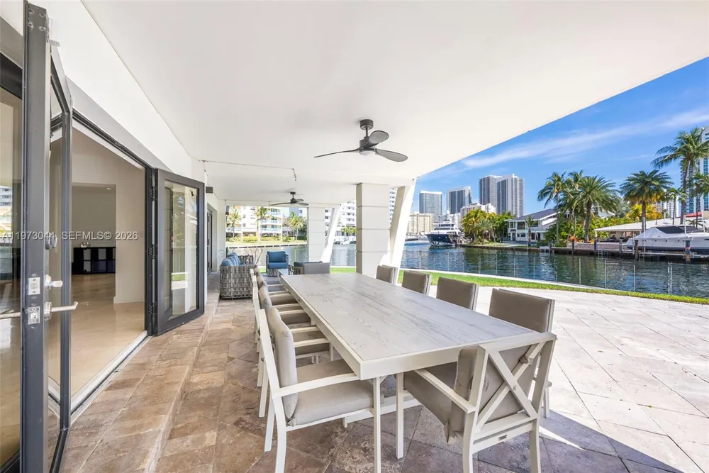 501 Hibiscus Dr Hallandale Beach, FL 33009