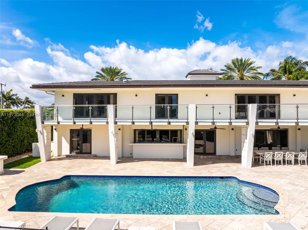501 Hibiscus Dr Hallandale Beach, FL 33009