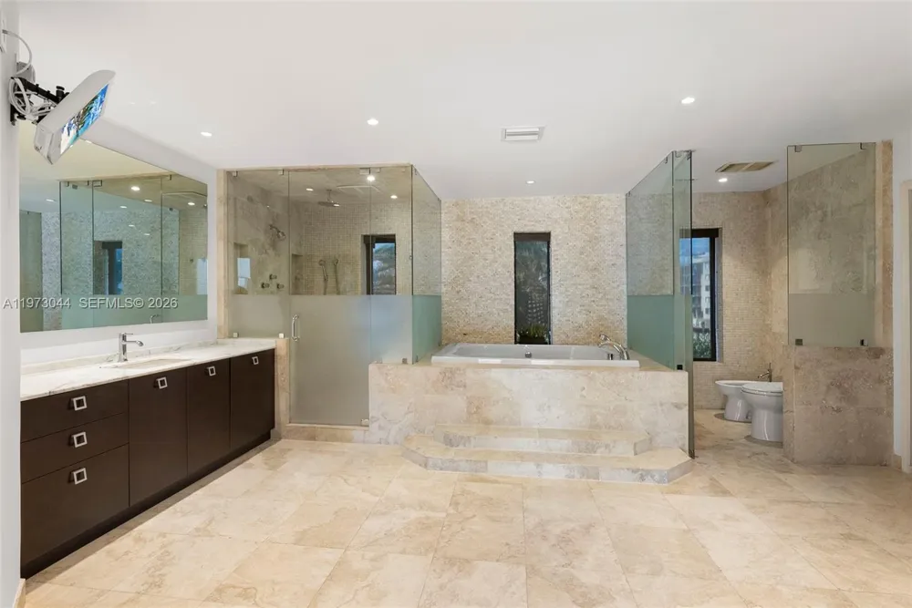 501 Hibiscus Dr Hallandale Beach, FL 33009