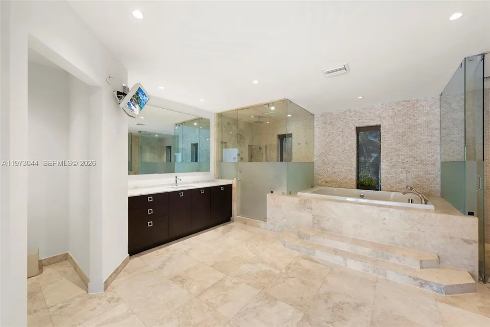 501 Hibiscus Dr Hallandale Beach, FL 33009