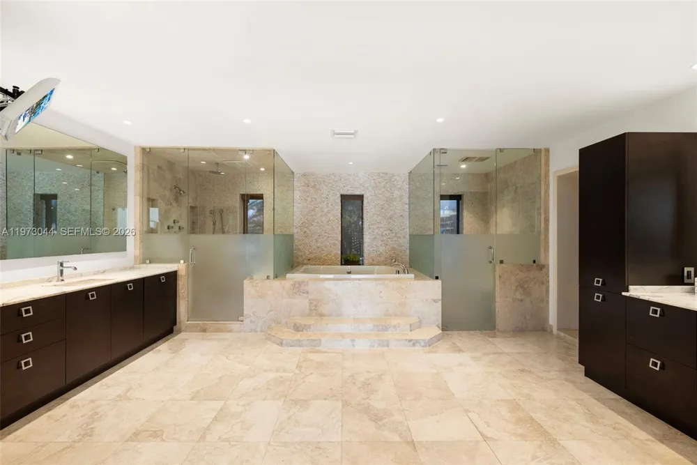 501 Hibiscus Dr Hallandale Beach, FL 33009