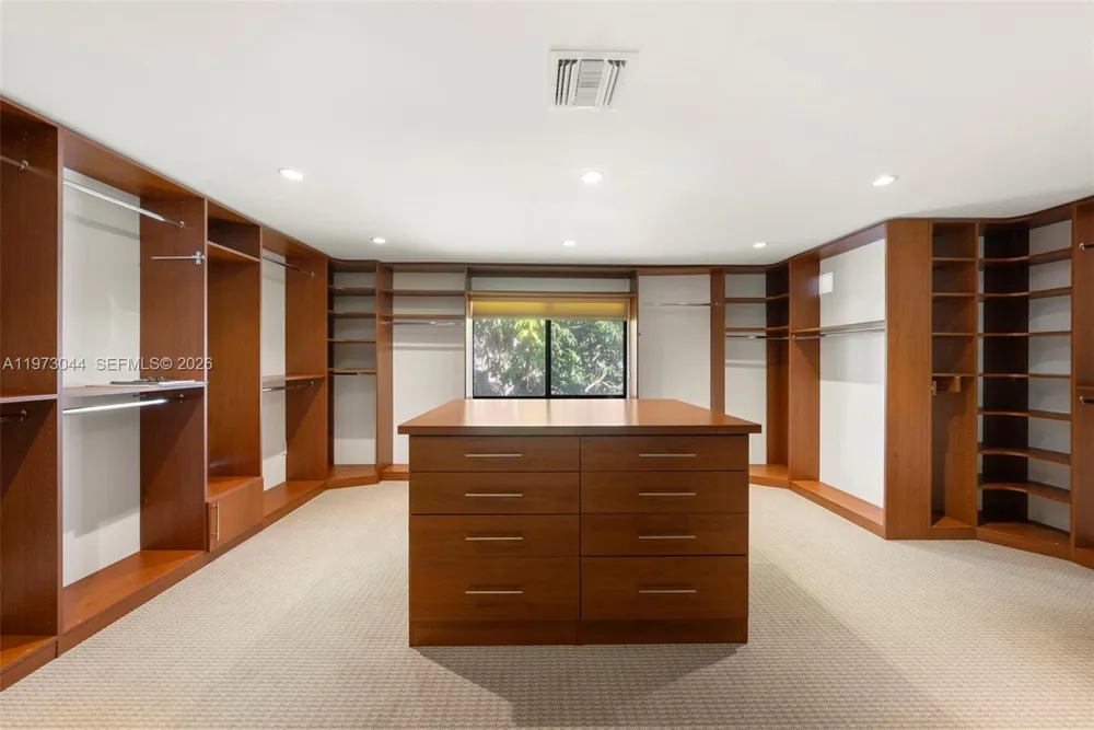 501 Hibiscus Dr Hallandale Beach, FL 33009