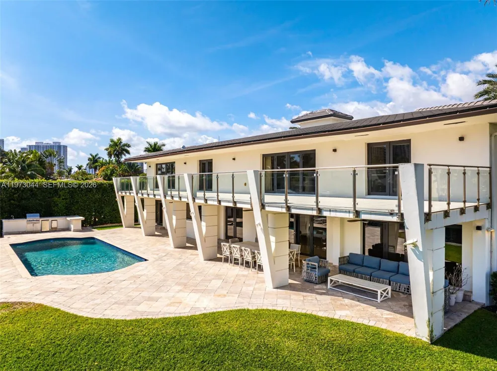 501 Hibiscus Dr Hallandale Beach, FL 33009