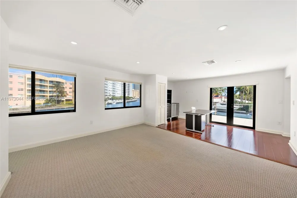 501 Hibiscus Dr Hallandale Beach, FL 33009