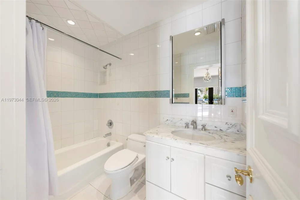 501 Hibiscus Dr Hallandale Beach, FL 33009