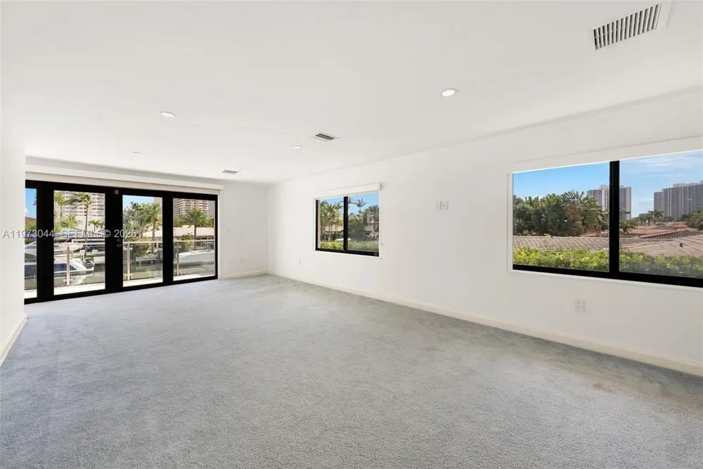 501 Hibiscus Dr Hallandale Beach, FL 33009