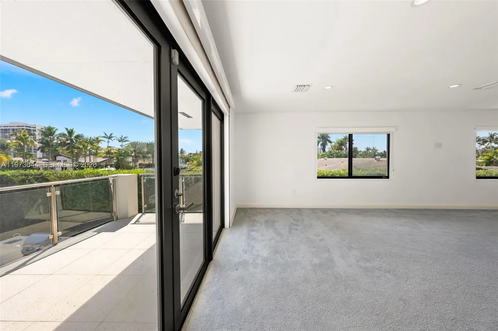 501 Hibiscus Dr Hallandale Beach, FL 33009