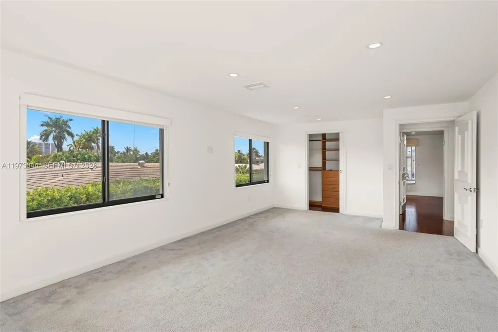 501 Hibiscus Dr Hallandale Beach, FL 33009