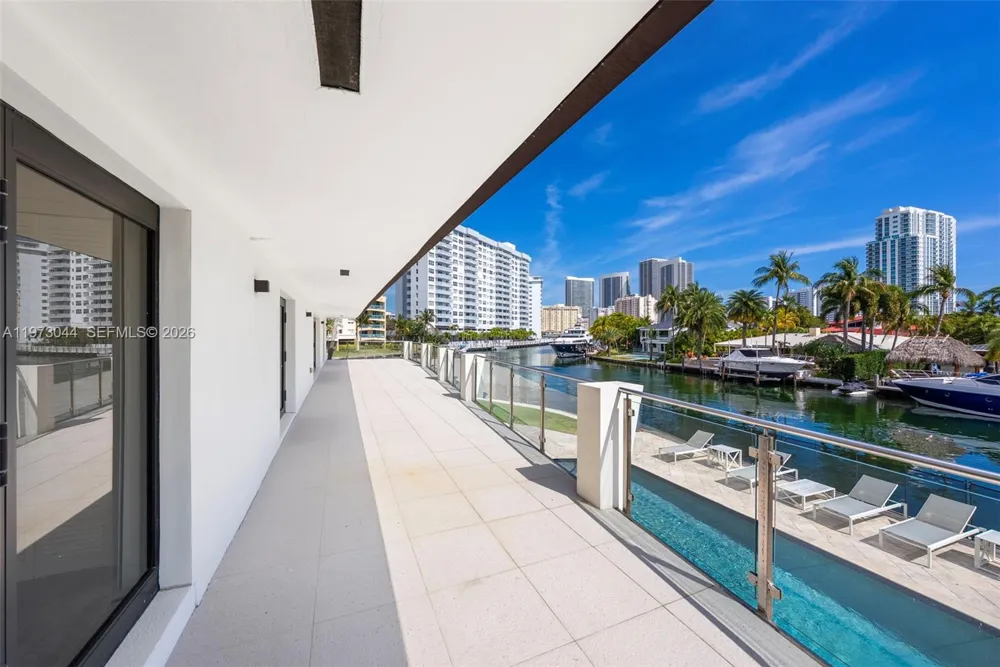 501 Hibiscus Dr Hallandale Beach, FL 33009