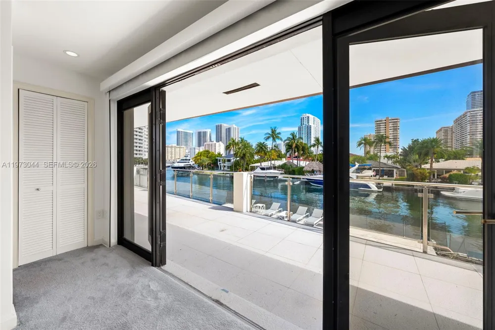 501 Hibiscus Dr Hallandale Beach, FL 33009