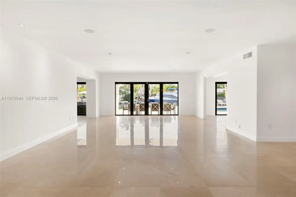 501 Hibiscus Dr Hallandale Beach, FL 33009