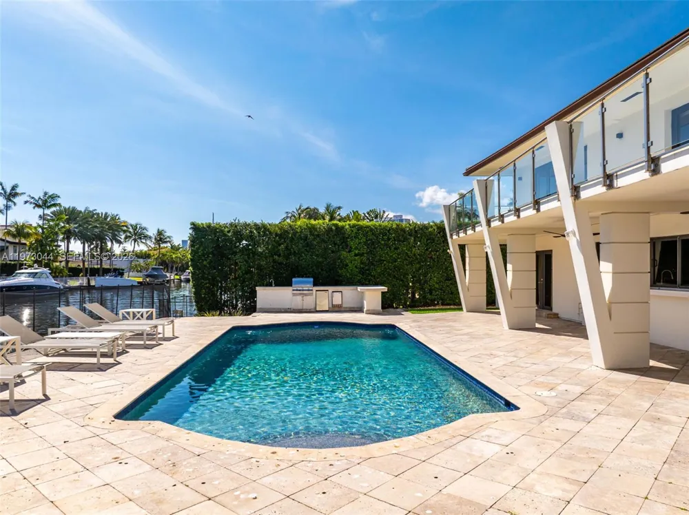 501 Hibiscus Dr Hallandale Beach, FL 33009