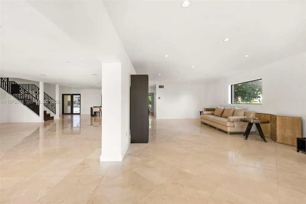 501 Hibiscus Dr Hallandale Beach, FL 33009
