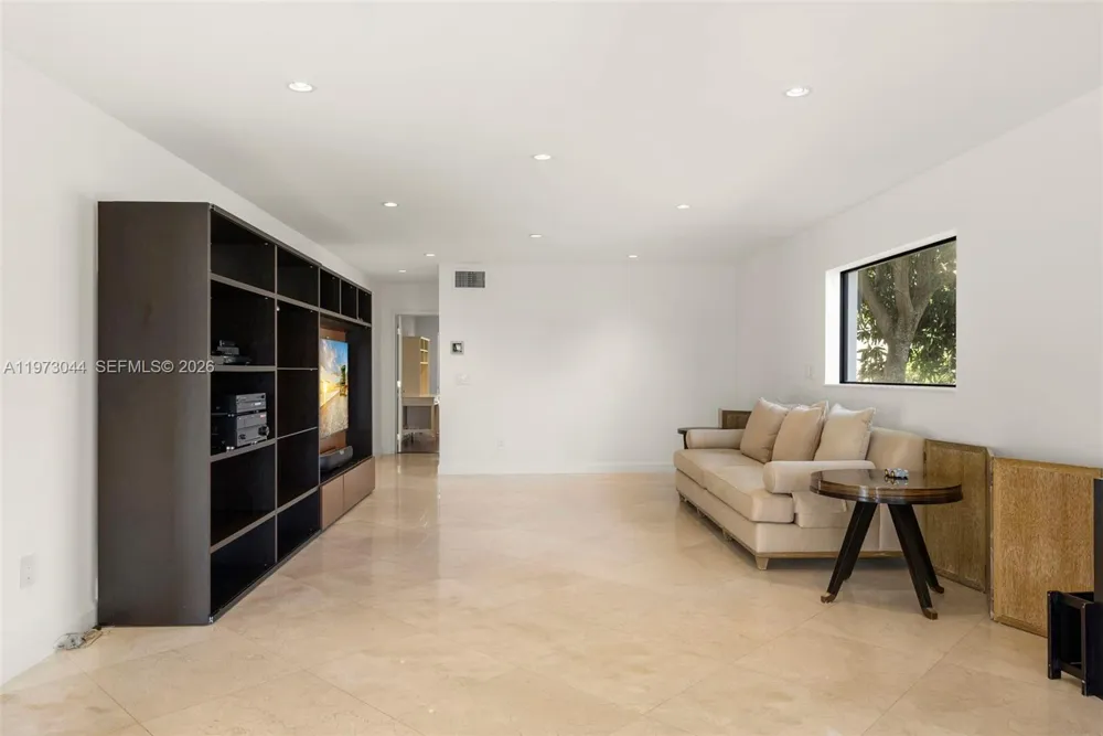 501 Hibiscus Dr Hallandale Beach, FL 33009