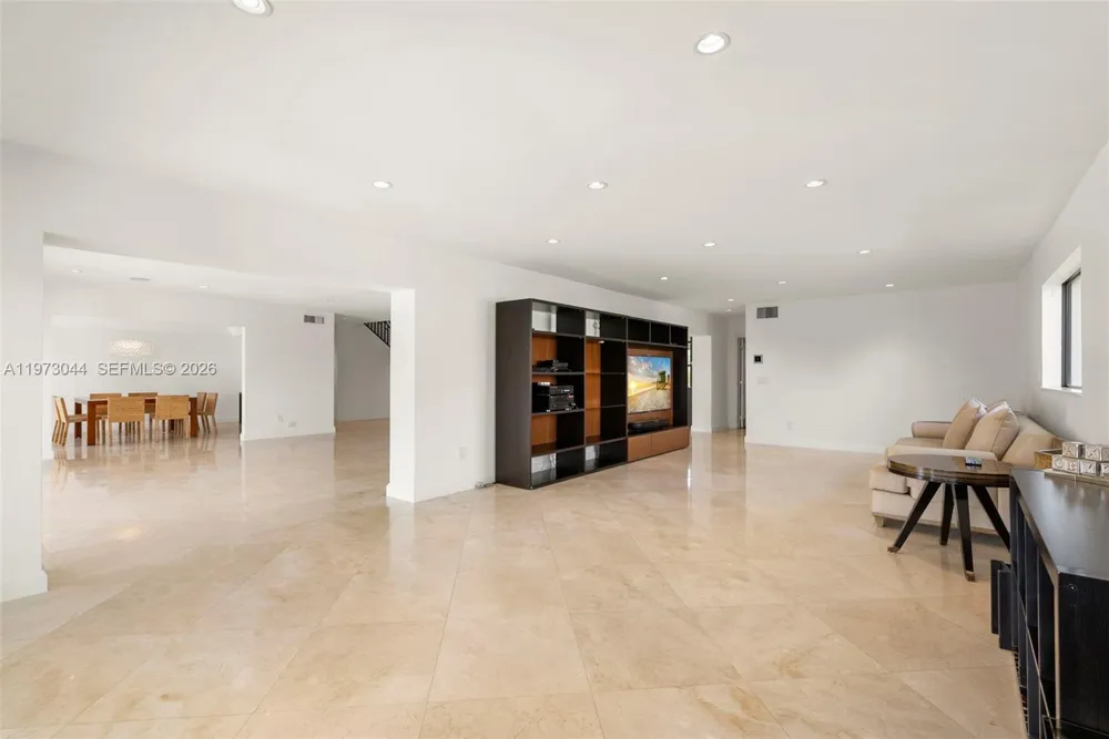 501 Hibiscus Dr Hallandale Beach, FL 33009