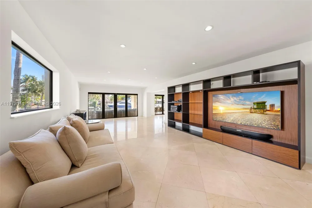 501 Hibiscus Dr Hallandale Beach, FL 33009