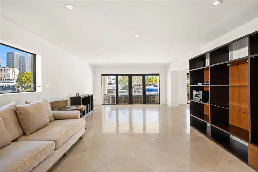 501 Hibiscus Dr Hallandale Beach, FL 33009