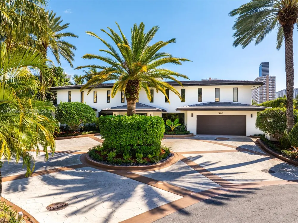 501 Hibiscus Dr Hallandale Beach, FL 33009