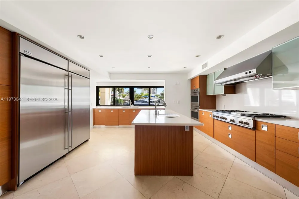 501 Hibiscus Dr Hallandale Beach, FL 33009