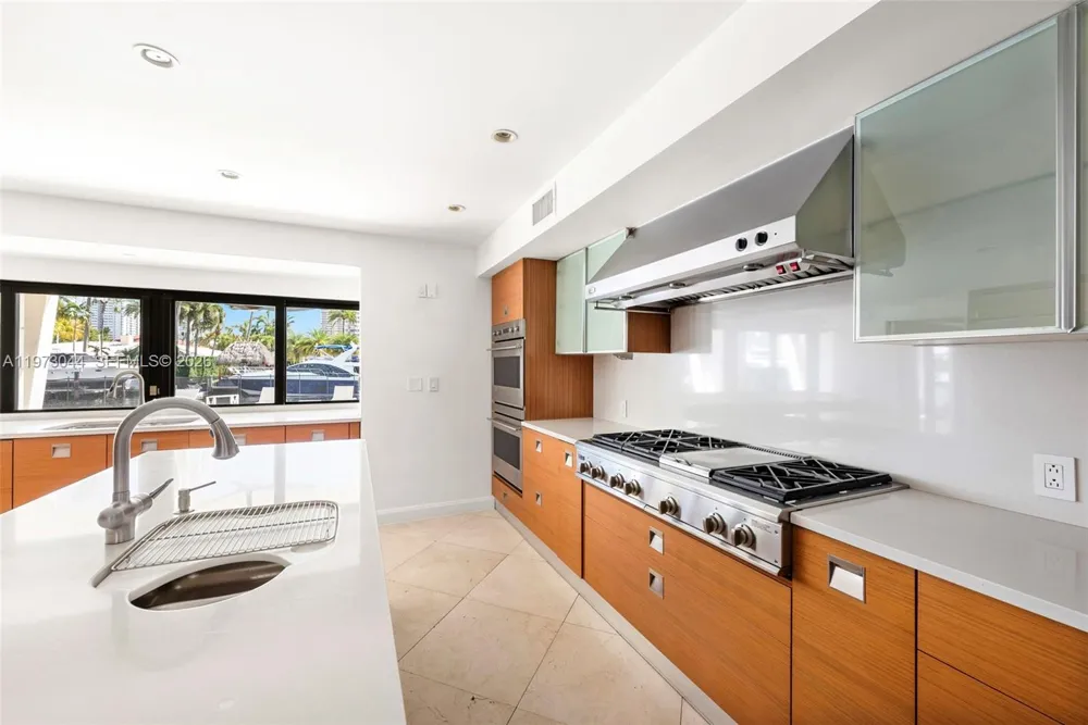 501 Hibiscus Dr Hallandale Beach, FL 33009