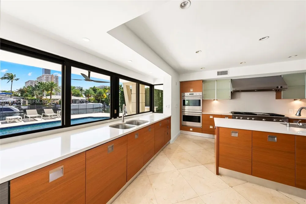 501 Hibiscus Dr Hallandale Beach, FL 33009