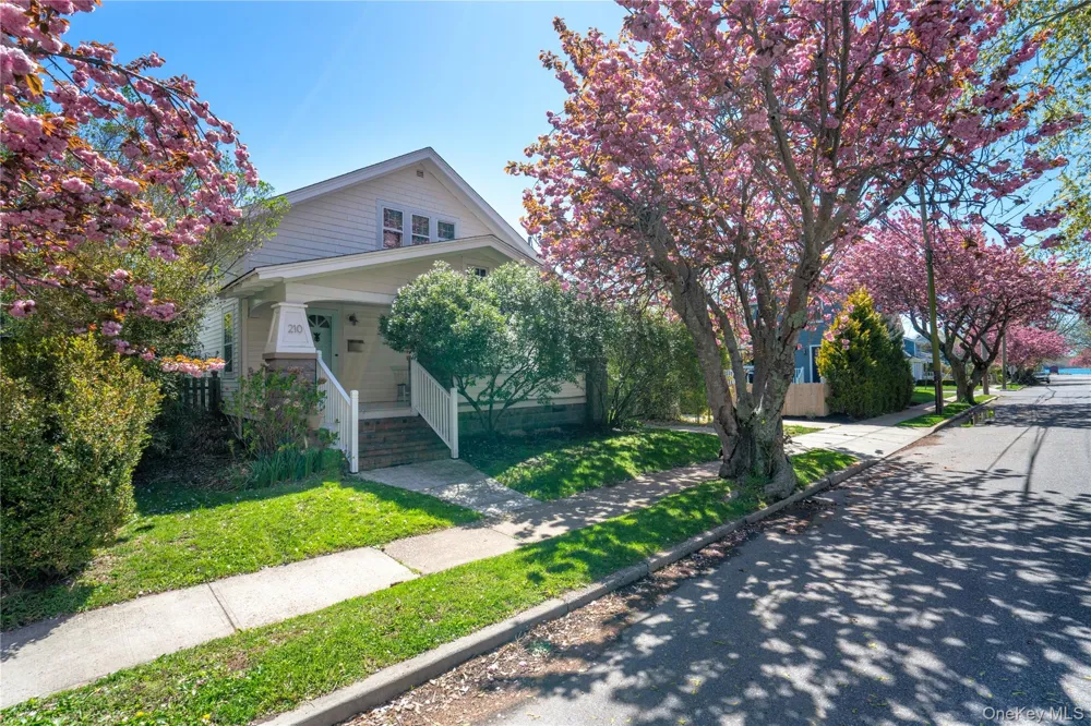 210 5th Street Greenport, NY 11944