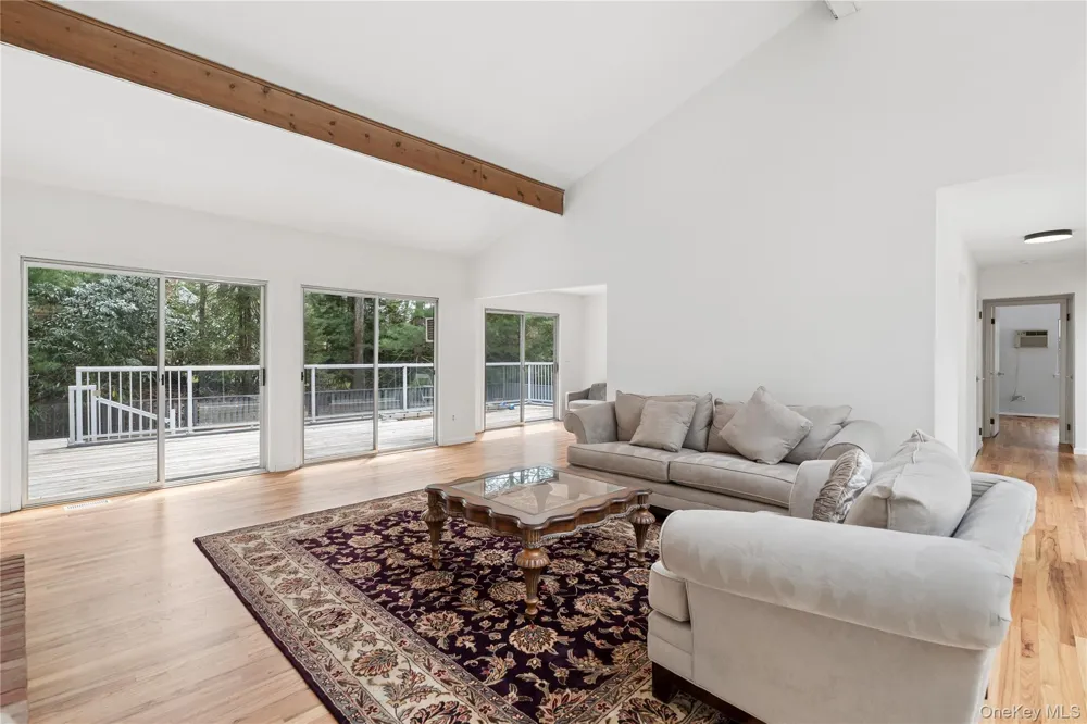 5 Cattalo Circle East Hampton, NY 11937