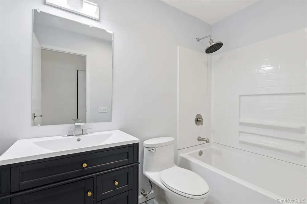5 Cattalo Circle East Hampton, NY 11937