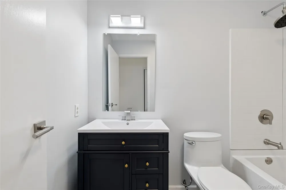 5 Cattalo Circle East Hampton, NY 11937