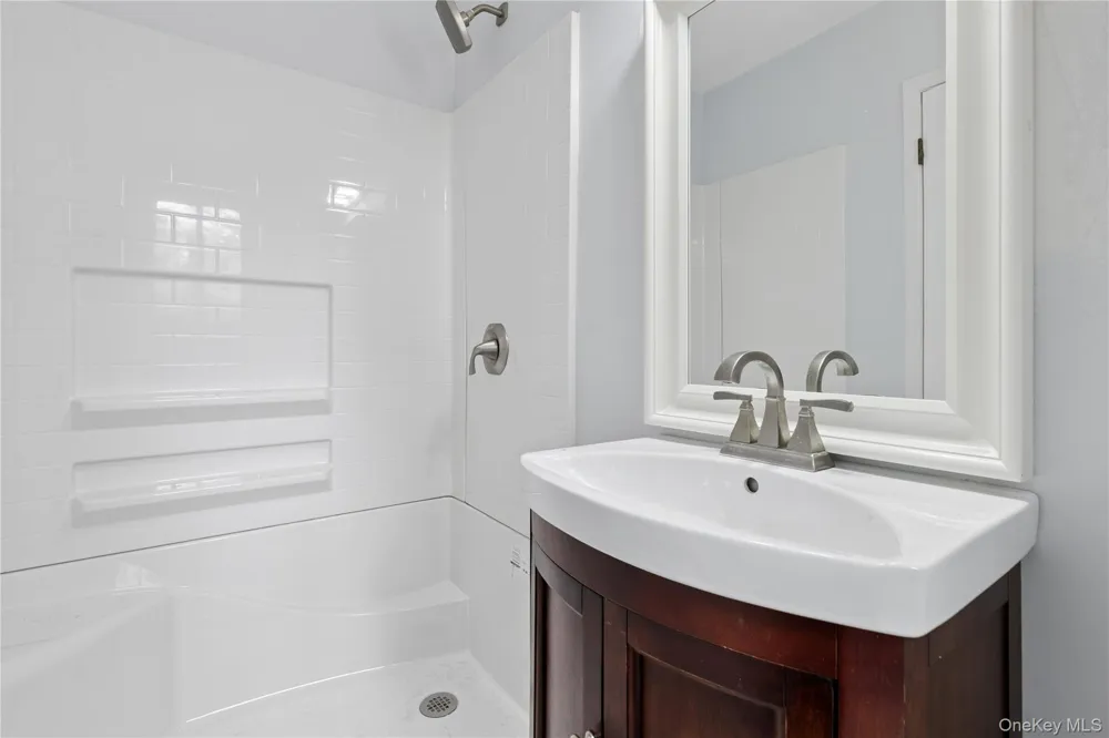 5 Cattalo Circle East Hampton, NY 11937