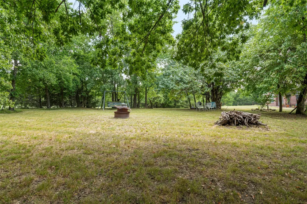 1579 County Road 3365 Ladonia, TX 75449