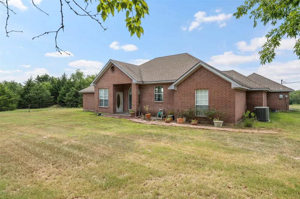 1579 County Road 3365 Ladonia, TX 75449