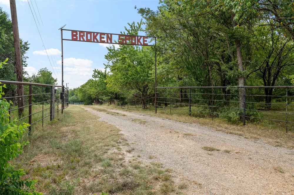 1579 County Road 3365 Ladonia, TX 75449