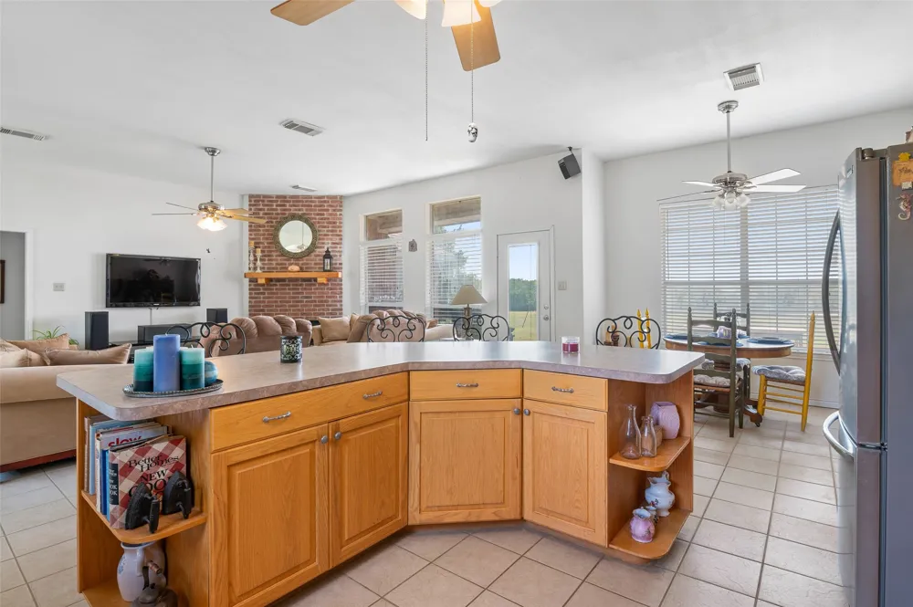 1579 County Road 3365 Ladonia, TX 75449