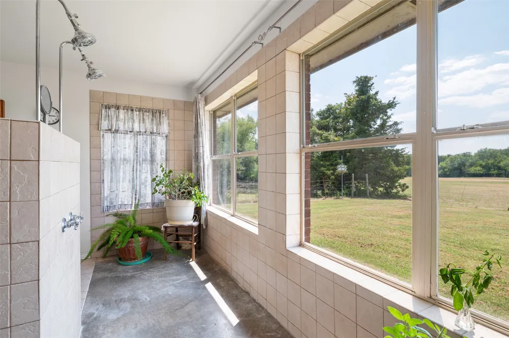 1579 County Road 3365 Ladonia, TX 75449