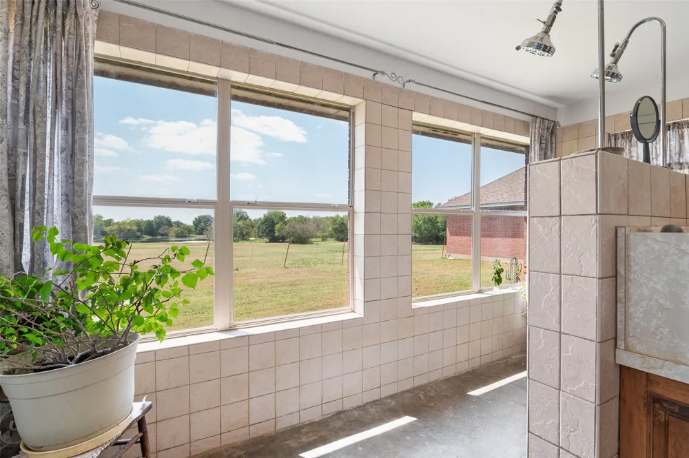 1579 County Road 3365 Ladonia, TX 75449