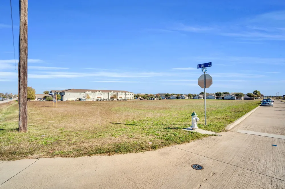 S 9th St Midlothian, TX 76065