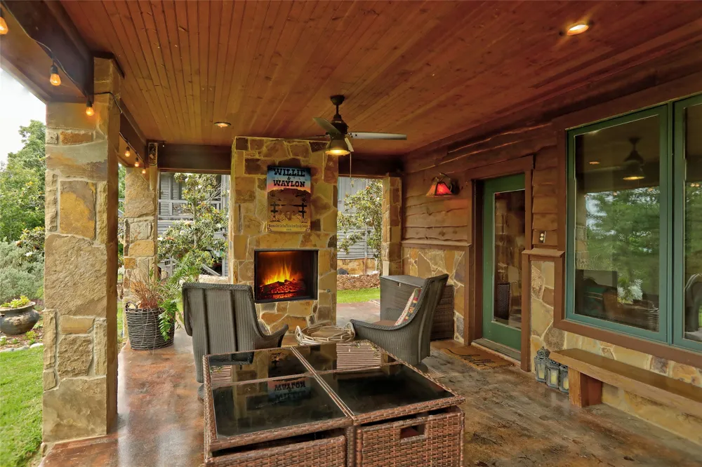 Address Not Shown Montalba, TX 75803