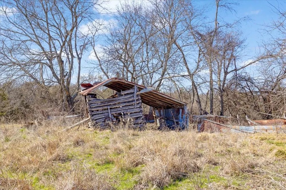 1966 County Road 2980 Windom, TX 75492
