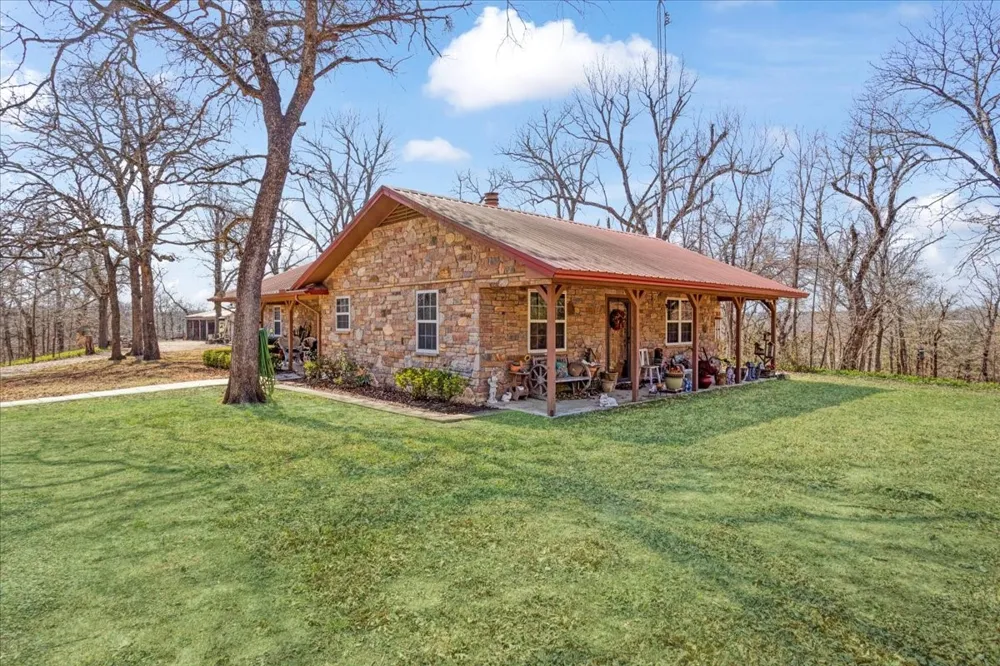 1966 County Road 2980 Windom, TX 75492