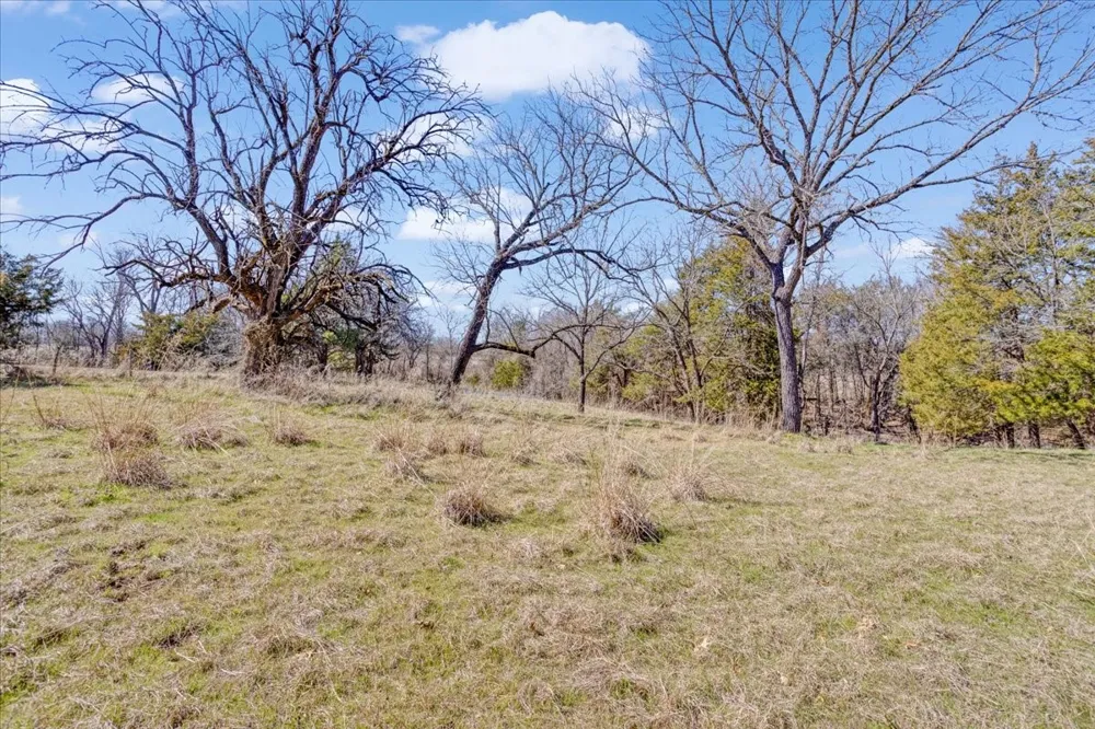 1966 County Road 2980 Windom, TX 75492