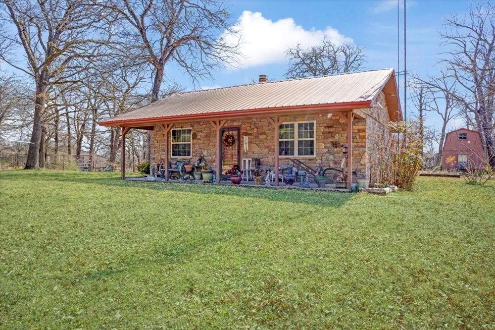 1966 County Road 2980 Windom, TX 75492